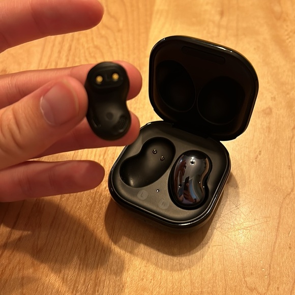 Samsung Sound Wireless Headphones - Picture 4 of 5